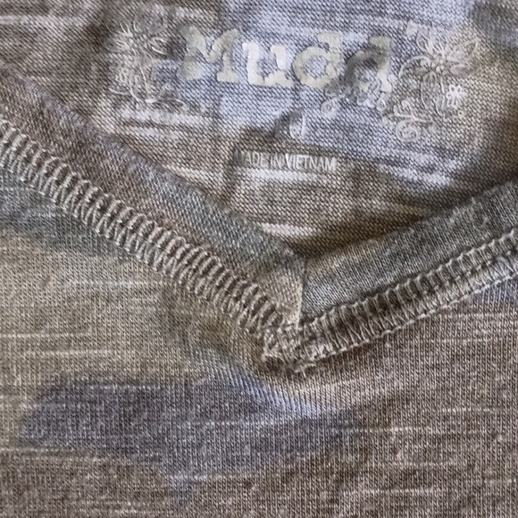 ‼️5 items for $8‼️Camouflage Hooded Long Sleeve Top - Picture 3 of 4